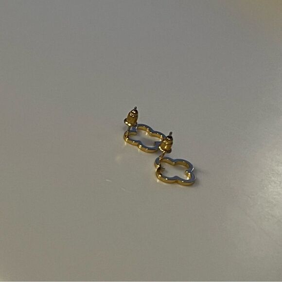 Flower Shaped Geometric Hollow Out Stud Earrings - Picture 6 of 13